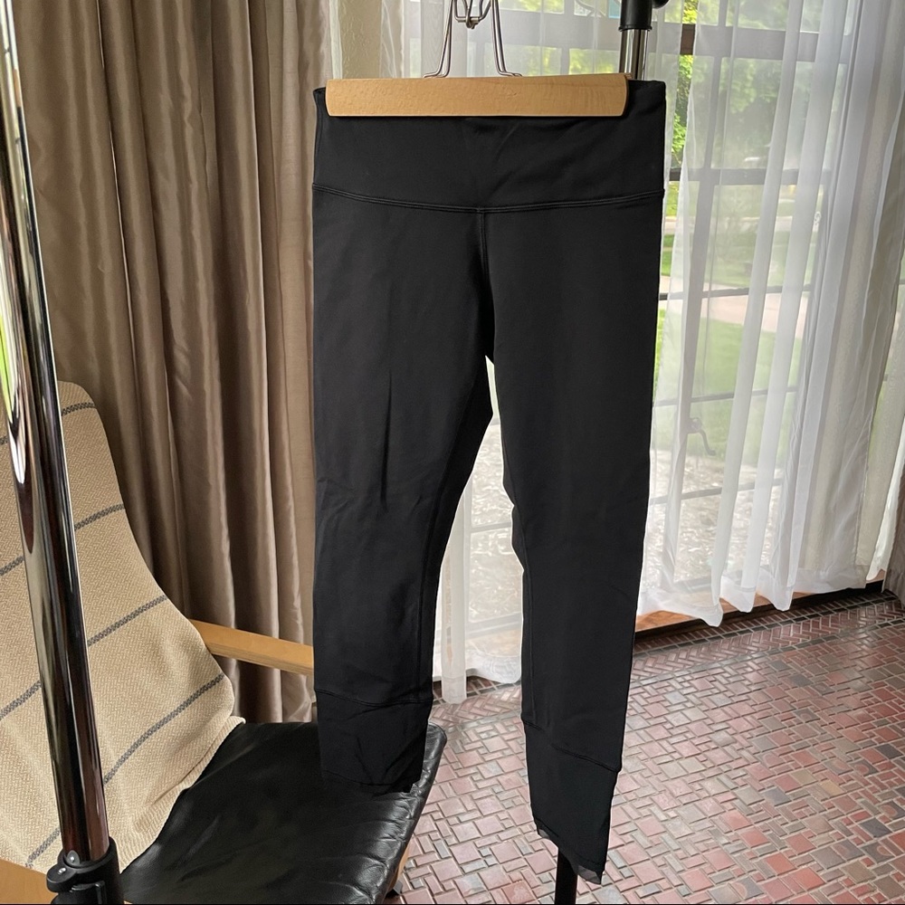Lululemon cropped leggings with mesh bottoms